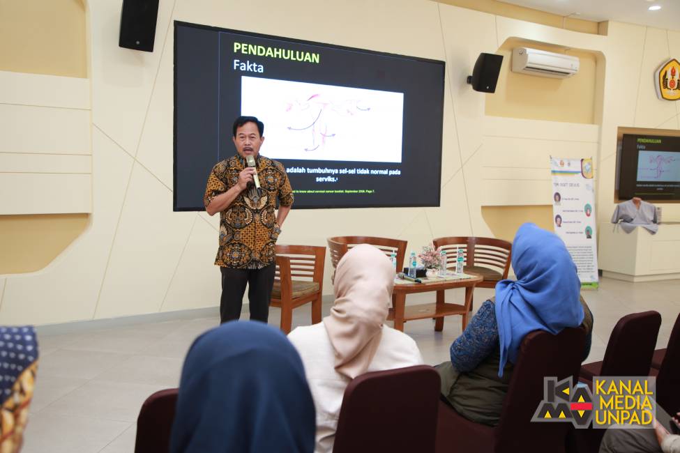 Edukasi Kesehatan Reproduksi kepada Perempuan Pekerjadari Tim Riset Geulis Unpad