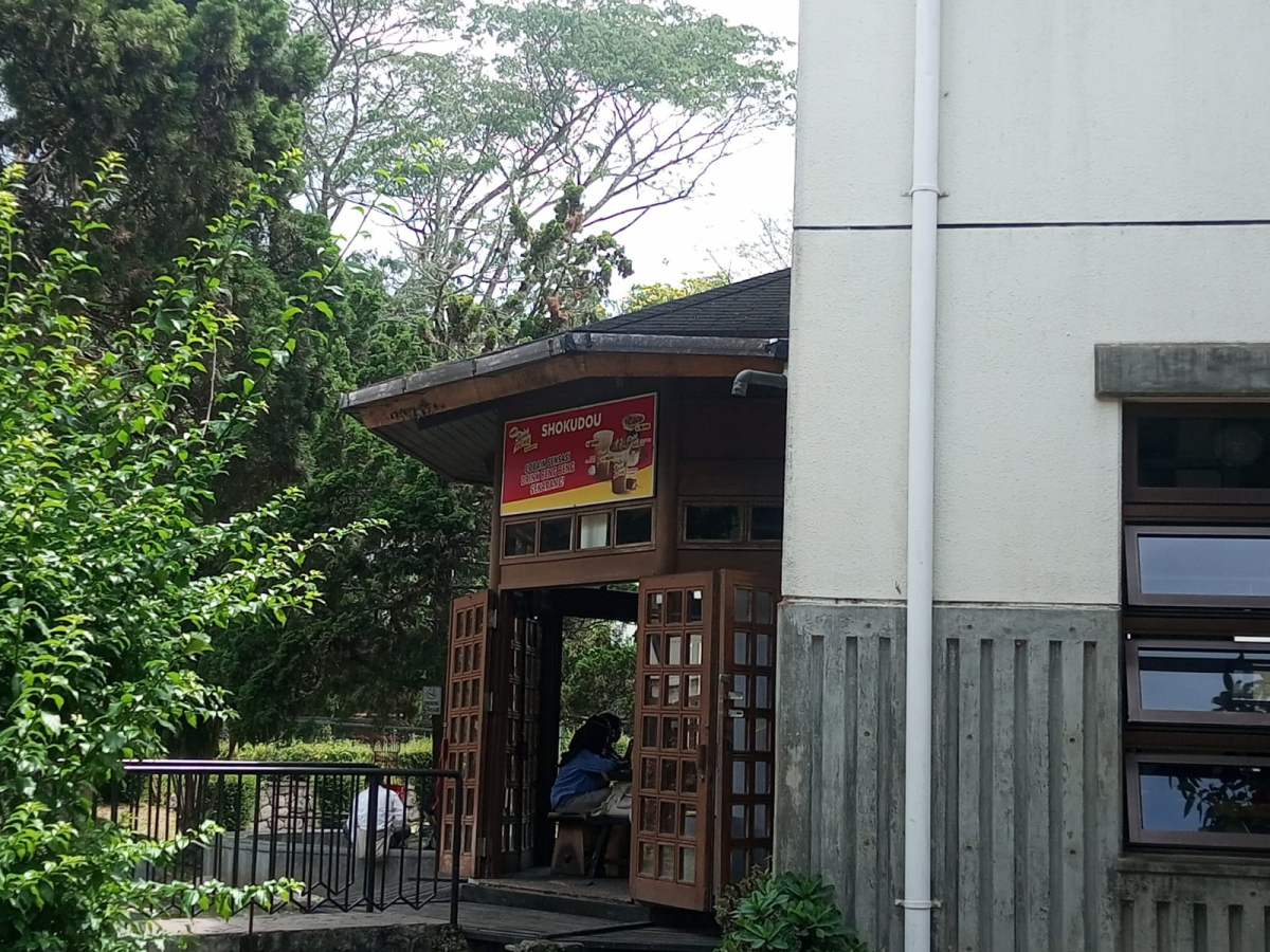 Shokudou FIB Unpad: A Student Canteen with a Well-Managed Smoking Area