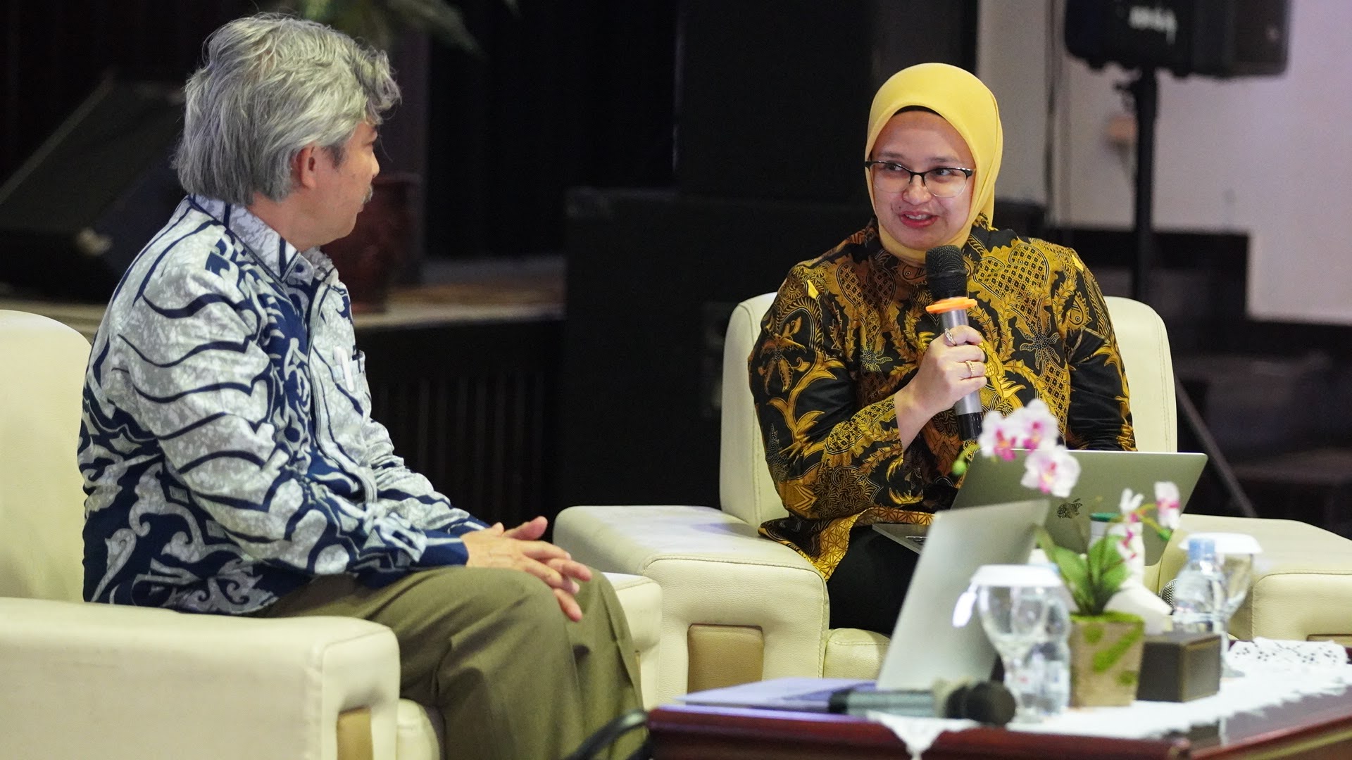 Departemen Linguistik FIB Unpad Kupas Kontribusi Ilmiah Penginjil-Leksikografer Bersama Dr. Suryadi dari Leiden University